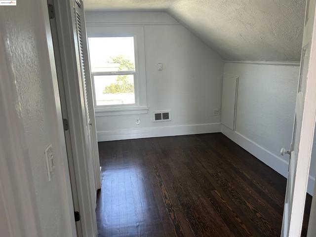 1701 MacArthur Blvd, Oakland CA: https://media.crmls.org/mediaz/16624f78-57ab-4583-ae44-84eda4fd1e76.jpg
