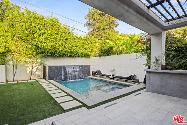 1562 Ensley Avenue, Los Angeles CA: https://media.crmls.org/mediaz/16629e94-baa4-45be-9496-0cbf3ad8c785.jpg