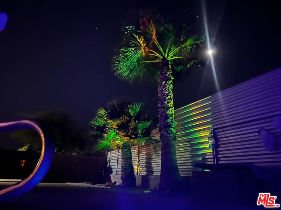 https://media.crmls.org/mediaz/1662bc56-a8b2-4b86-ad6e-45fc34bbd0f3.jpg?preset=X-Large