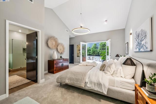 2005 TUNNEL RD, Oakland CA: https://media.crmls.org/mediaz/1662fb3e-3a5e-402b-8fcc-3a6d58ff3a9f.jpg