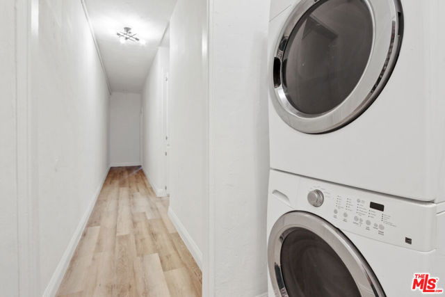 2370 Lime Avenue, Long Beach CA: https://media.crmls.org/mediaz/16631111-933c-4d90-8b34-3d6e93119558.jpg