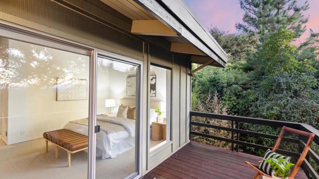 760 La Mesa Drive, Portola Valley CA: https://media.crmls.org/mediaz/16642bb4-cc20-4120-94ff-2649e46be8d9.jpg