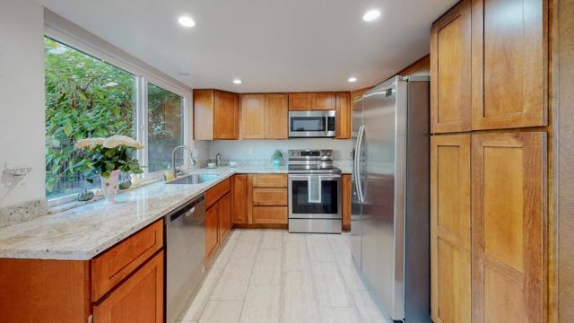 2 Morning Sun Court, Mountain View CA: https://media.crmls.org/mediaz/166445e2-112a-4068-8230-f28a1ba38232.jpg