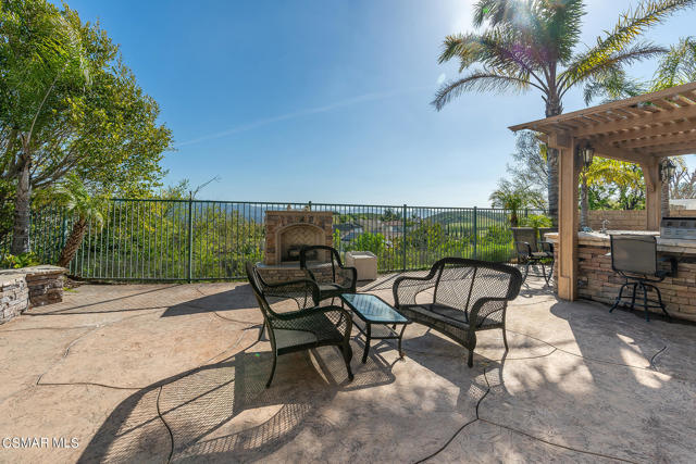 1728 Bluesage Court, Simi Valley CA: https://media.crmls.org/mediaz/16645a9f-357c-4e6e-83d0-d2bfac9c28a2.jpg