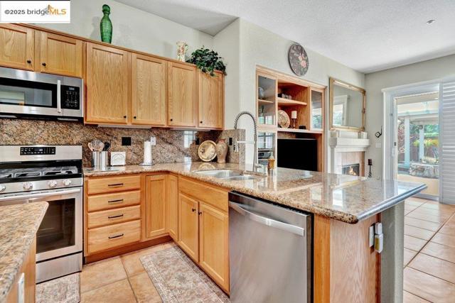 2981 Atherton Pl, Brentwood CA: https://media.crmls.org/mediaz/16645ea6-a511-4db6-b480-8f436451d2a4.jpg