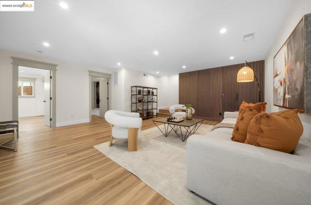 713 Midcrest Way, El Cerrito CA: https://media.crmls.org/mediaz/16647594-5310-43e9-8939-a2e0b43e309a.jpg