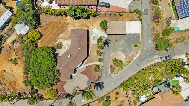 2530 Pruett Dr, Vista CA: https://media.crmls.org/mediaz/16651ffc-f450-4c18-a7a0-865f056b3c2e.jpg
