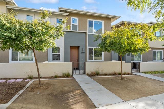 Detail Gallery Image 3 of 70 For 2187 Bluestone Cir, Chula Vista,  CA 91913 - 3 Beds | 2/1 Baths