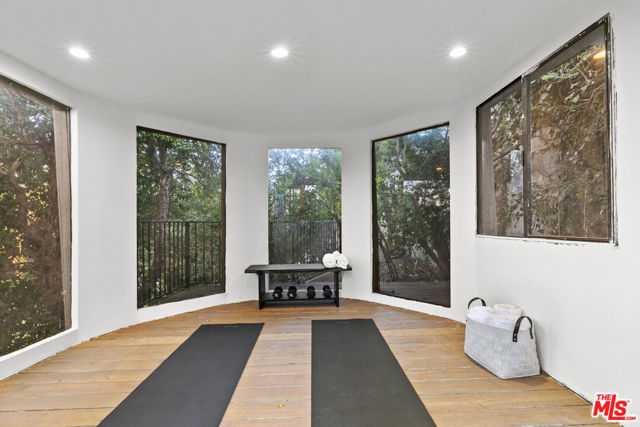 5132 Escobedo Drive, Woodland Hills CA: https://media.crmls.org/mediaz/16653e70-57c2-4d99-bc50-e0d0c69334be.jpg