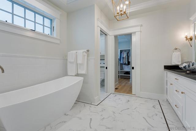 1048 Isabella Ave, Coronado CA: https://media.crmls.org/mediaz/16654c05-0570-4e8b-ac00-f2850e67d069.jpg
