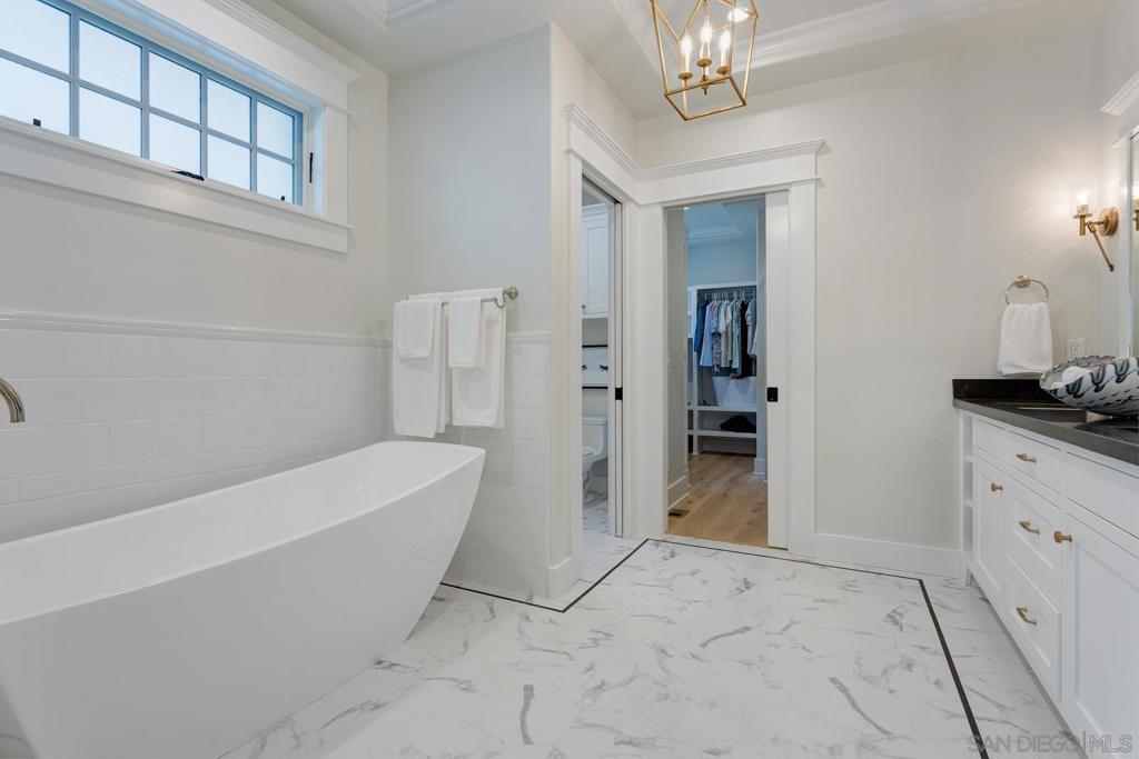 MLS #250017622SD img 16