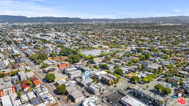 1411 Innes Place, Venice CA: https://media.crmls.org/mediaz/1665d9eb-fabe-4ab9-8cb3-d1356ac7ea35.jpg