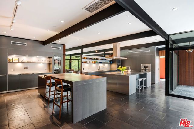 5228 Escalante Drive, La Canada Flintridge CA: https://media.crmls.org/mediaz/166623d9-393b-4df2-a9be-6a22187f21a5.jpg