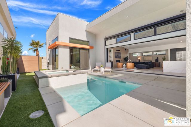 190 Obsidian Loop, Palm Springs CA: https://media.crmls.org/mediaz/16668d57-f148-4084-8196-0d4931b029b4.jpg