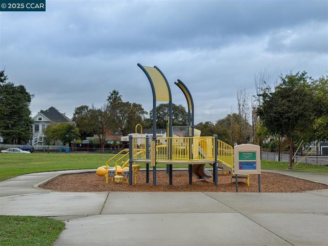 939 Ohio St, Vallejo CA: https://media.crmls.org/mediaz/16668e6c-4bb5-4454-8f6a-77e344102ae3.jpg