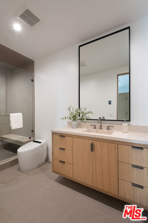 23615 Long Valley Road, Hidden Hills CA: https://media.crmls.org/mediaz/1666a7c6-1da3-441d-b5a9-68296e3f7a06.jpg