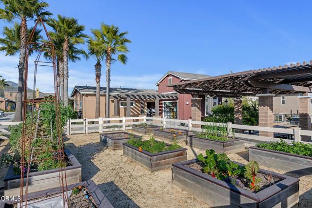 1926 S Pump House Lane, Santa Paula CA: https://media.crmls.org/mediaz/16676e31-f954-497d-862d-582f556b214c.jpg
