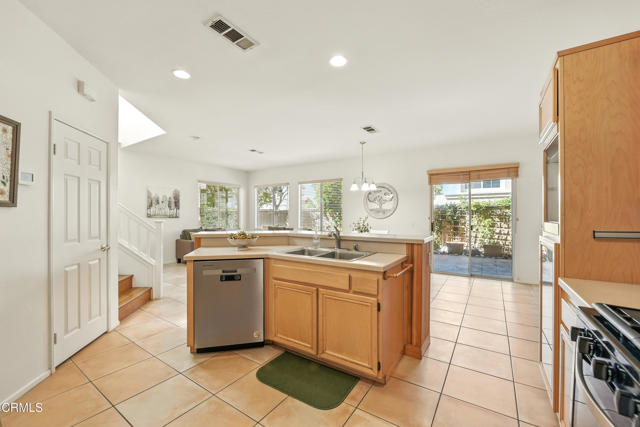 1529 La Verada Court, Camarillo CA: https://media.crmls.org/mediaz/1667dce1-ff00-4f9b-b18a-0e5f57cde5e1.jpg