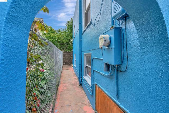 511 59th St, Oakland, California 94609, 2 Bedrooms Bedrooms, ,1 BathroomBathrooms,Single Family Residence,For Sale,59th St,41056269