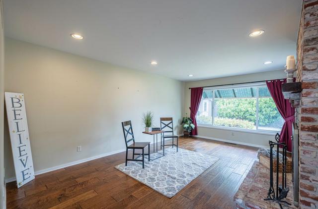 914 Junipero Way, Salinas CA: https://media.crmls.org/mediaz/16692901-ef30-4a6f-9f9f-65841f1260cc.jpg