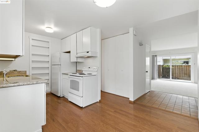 14617 Doolittle Dr, San Leandro CA: https://media.crmls.org/mediaz/1669321e-77ea-45f0-b4fb-b7cb28664dbe.jpg