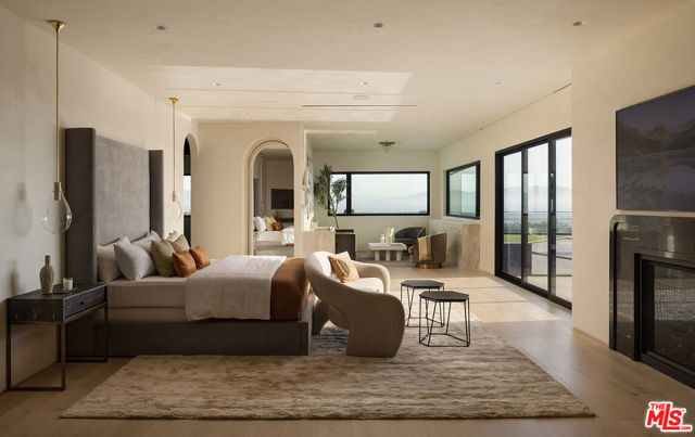 16401 Mulholland Drive, Los Angeles CA: https://media.crmls.org/mediaz/1669e2f0-b4f4-46c4-8f1f-40534e74b922.jpg