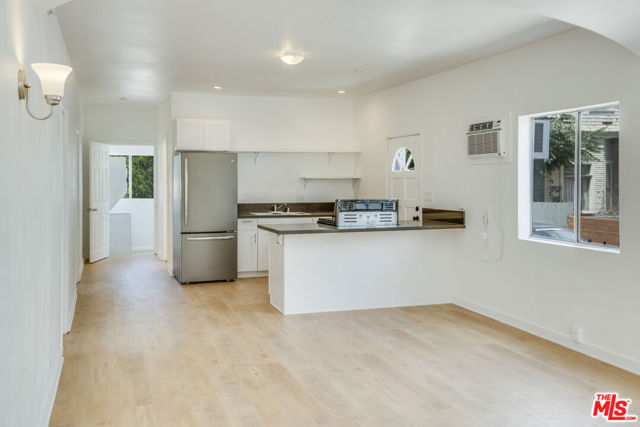 1827 W 24th Street, Los Angeles CA: https://media.crmls.org/mediaz/1669ef31-e864-4b3e-97ab-cea1765db439.jpg