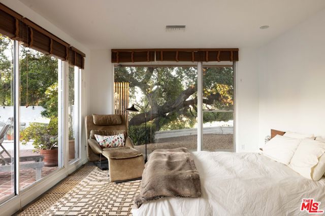 3307 Bonnie Hill Drive, Los Angeles CA: https://media.crmls.org/mediaz/1669f34b-0b2d-4d7b-ba42-6631b3d20f13.jpg