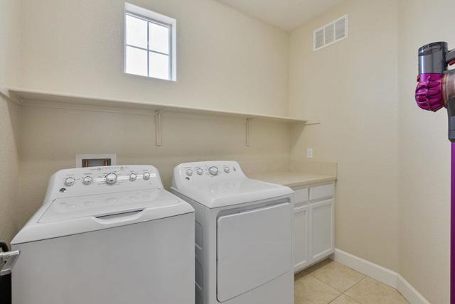 1618 Lily Court, Hollister CA: https://media.crmls.org/mediaz/166a21cd-2644-4b09-9f7f-6d92abd42958.jpg