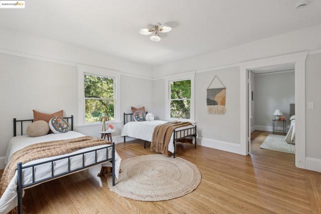 2181 Andrews St, Oakland CA: https://media.crmls.org/mediaz/166a439a-6be9-43a6-8036-bb3ac3ab6c21.jpg
