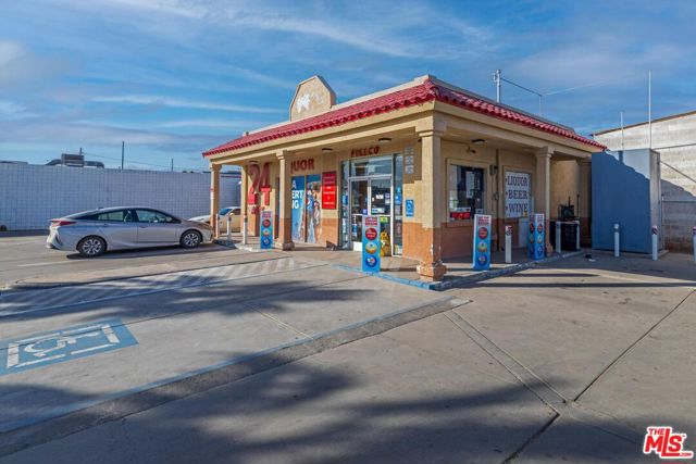 Image 7 of 18 For 977 Main Street