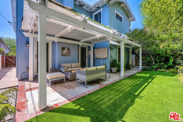 420 S Broadway, Redondo Beach CA: https://media.crmls.org/mediaz/166af6e2-77e3-48ba-ab8e-368d389734d7.jpg