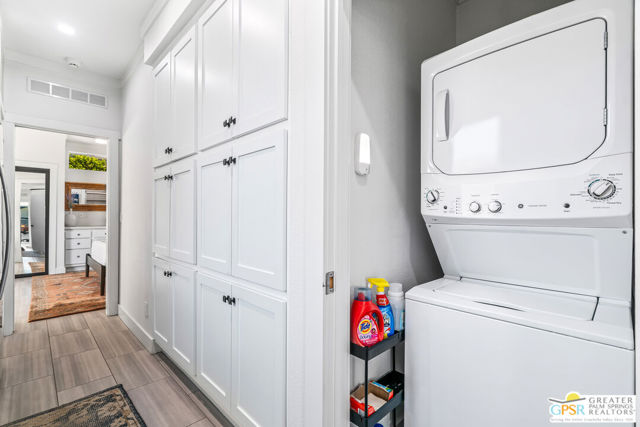 112 Pali Drive, Palm Springs CA: https://media.crmls.org/mediaz/166b09c7-6aca-4e14-ab17-1bee465e3b90.jpg