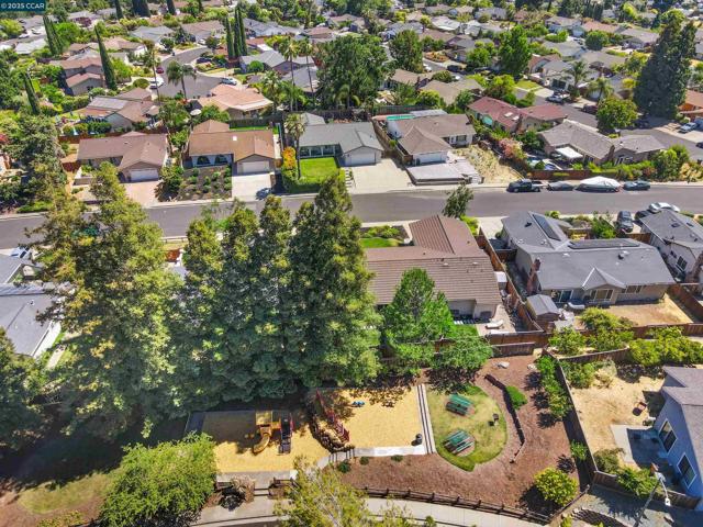 2329 Sweetwater Dr, Martinez CA: https://media.crmls.org/mediaz/166b1176-bd16-4bd9-8ead-6386763049f5.jpg