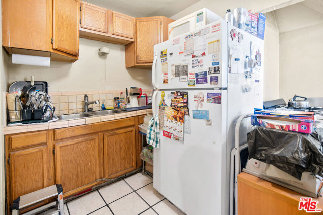159 E 47th Street, Los Angeles CA: https://media.crmls.org/mediaz/166bed6f-beea-488d-b979-89a2f5a6b330.jpg