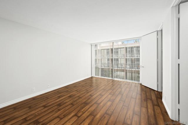 7811 Eads Ave, La Jolla CA: https://media.crmls.org/mediaz/166ce27c-c40e-437b-accc-84ed11fa4ff5.jpg