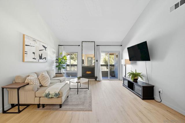 10250 Caminito Cuervo, San Diego CA: https://media.crmls.org/mediaz/166ce596-e144-4fb3-ae49-34d7a1aed583.jpg