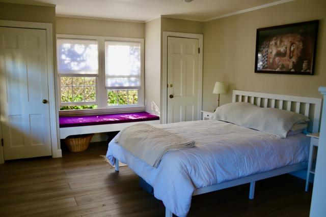 811 Alameda Avenue, Monterey CA: https://media.crmls.org/mediaz/166d17e6-709d-4d97-b615-d1a781cb7103.jpg