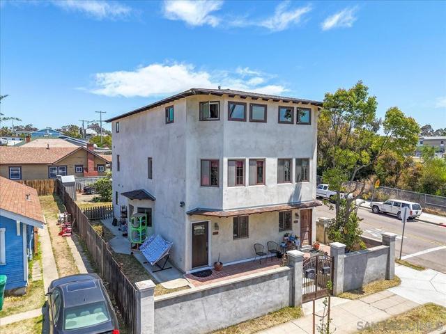 2832 34 K St, San Diego CA: https://media.crmls.org/mediaz/166d313c-e373-488d-b2af-34659cf3520c.jpg