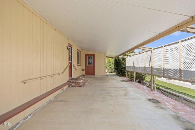 142 Poinsettia Gardens Drive, Ventura CA: https://media.crmls.org/mediaz/166d709f-4f38-47c6-8ad1-1016b927bd09.jpg