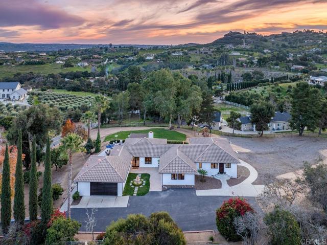 Detail Gallery Image 4 of 43 For 5057 E San Jacinto Cir, Fallbrook,  CA 92028 - 4 Beds | 3/1 Baths