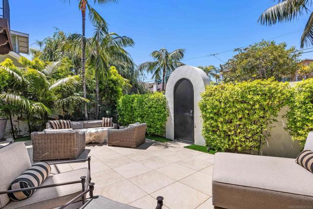 227 Neptune Ave, Encinitas CA: https://media.crmls.org/mediaz/166df9e2-c571-4054-8dae-b3aa157fb25c.jpg