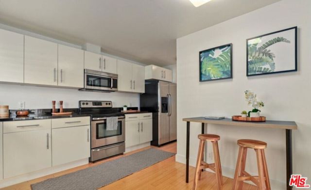 6624 Springpark Avenue, Los Angeles CA: https://media.crmls.org/mediaz/166e34a2-2ab9-411a-9eac-5dd054bd342c.jpg