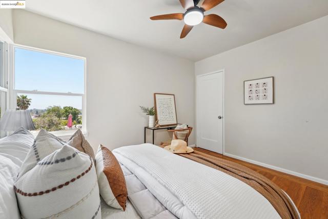 10601 Sheldon St, Oakland CA: https://media.crmls.org/mediaz/166e3755-0240-4730-a5f9-bac9bef195b8.jpg