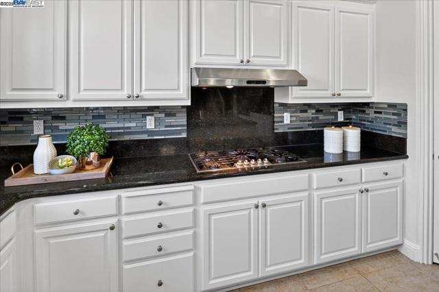 7829 Ridgeline Place, Dublin CA: https://media.crmls.org/mediaz/166e5ffc-bf1c-4f5b-aecc-8d5b6dc23998.jpg