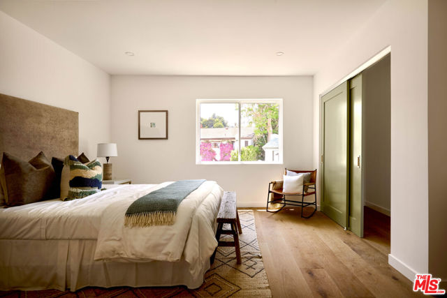 3916 Glenridge Drive, Sherman Oaks CA: https://media.crmls.org/mediaz/166f2829-6980-4902-ae8e-f157e44644c7.jpg