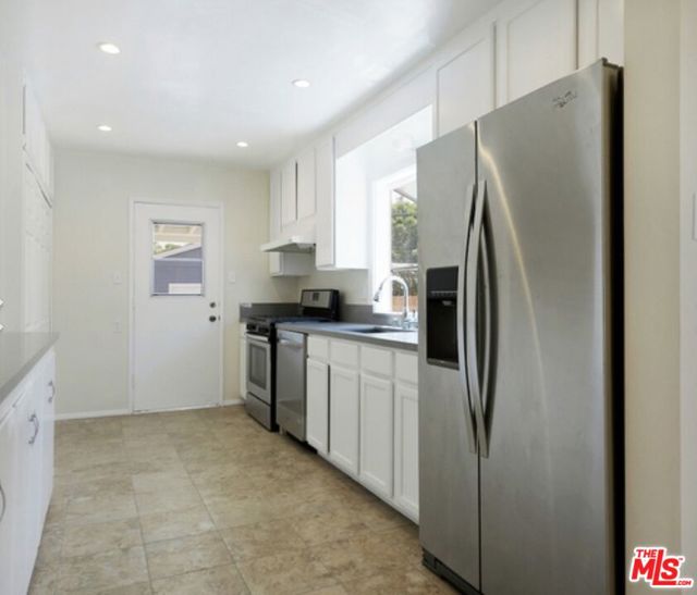 4156 Chase Avenue, Los Angeles CA: https://media.crmls.org/mediaz/166f4896-dcfe-461b-aa97-37a25176aaa8.jpg