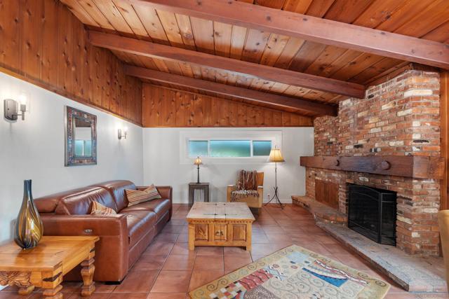 433 E 6Th Ave, Escondido CA: https://media.crmls.org/mediaz/16701fc6-ce8f-4f2f-b54a-6643e156e931.jpg