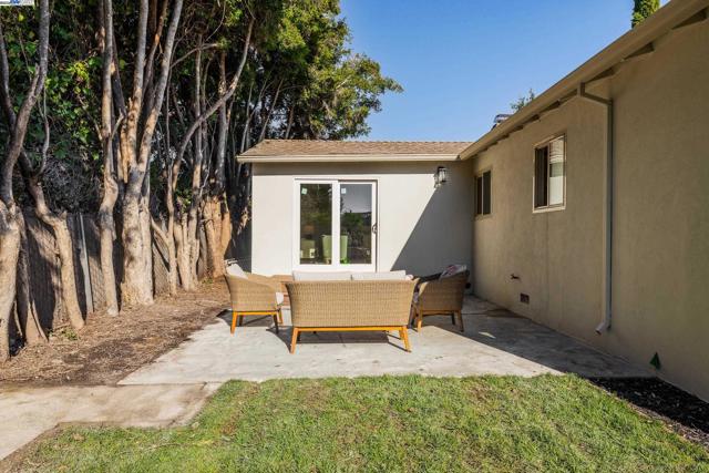 1980 Dayton Ave, San Leandro CA: https://media.crmls.org/mediaz/1670411d-cd82-46cf-9568-d0c02af96984.jpg