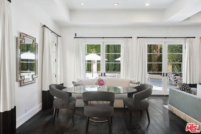 1600 Clear View Drive,  CA: https://media.crmls.org/mediaz/16706683-e830-417b-8d20-9b52271df476.jpg